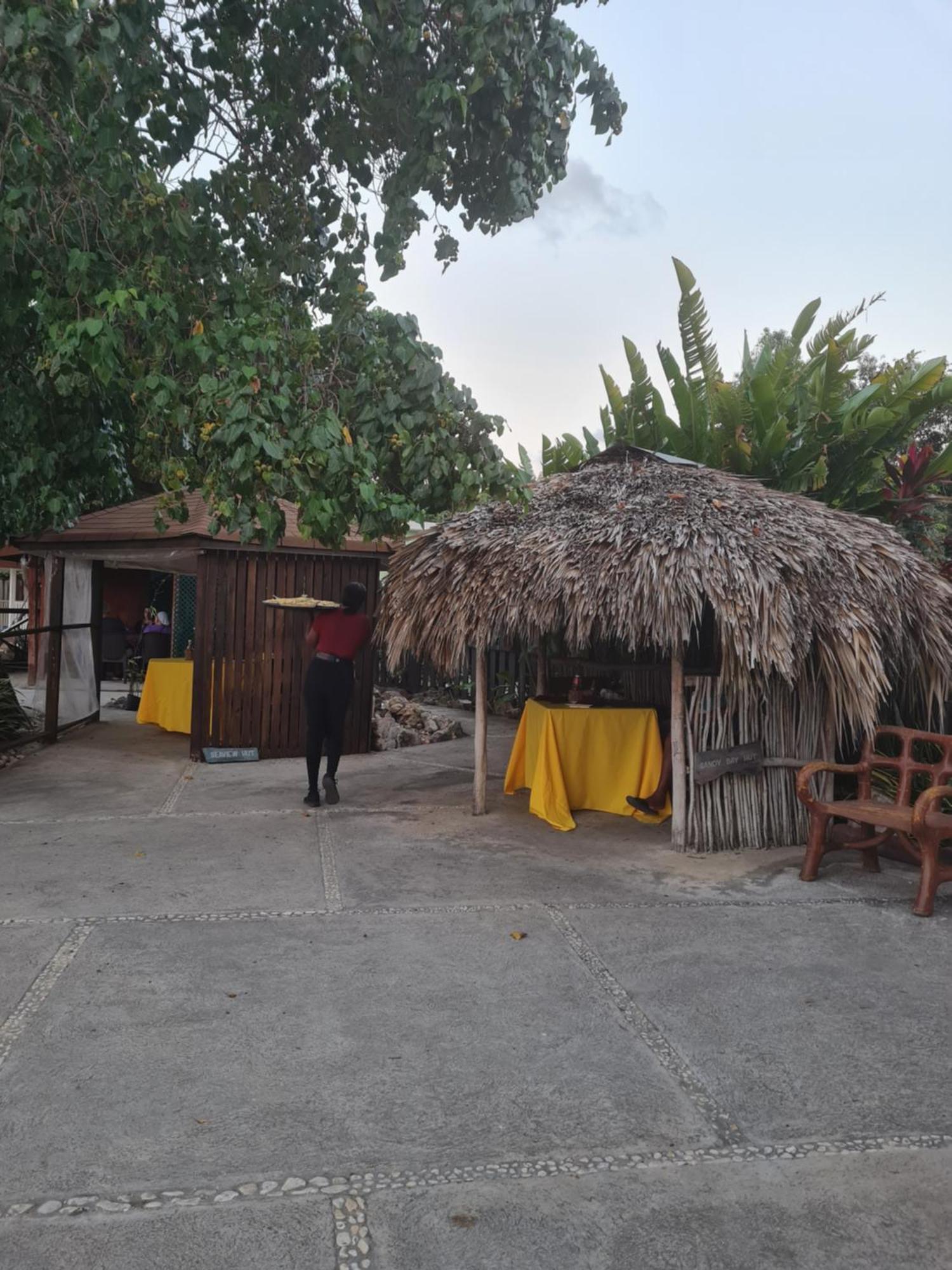 Sky Beach Rooms Lucea Exterior photo