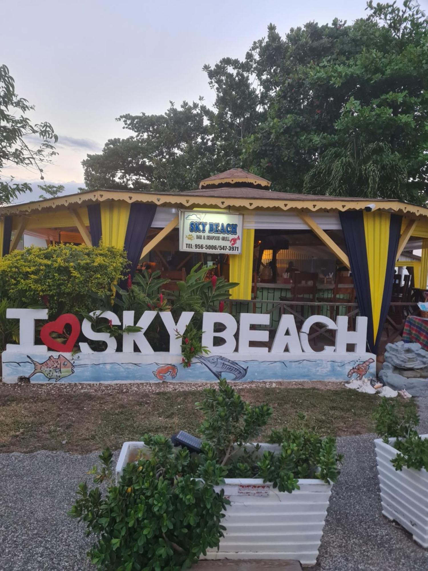 Sky Beach Rooms Lucea Exterior photo